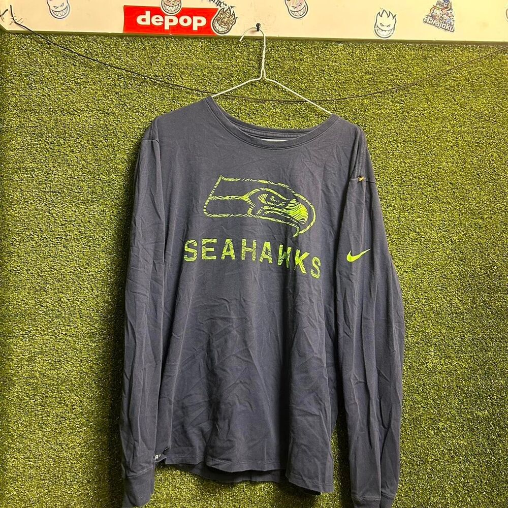 Nike Men's Navy and Blue T-shirt